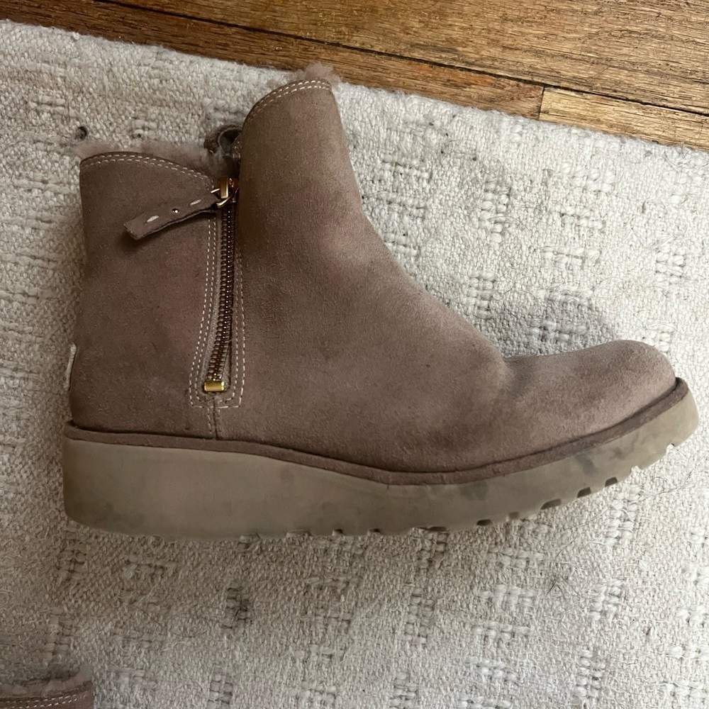 UGG Shala Wedge Boot Size 7 - Picture 5 of 7